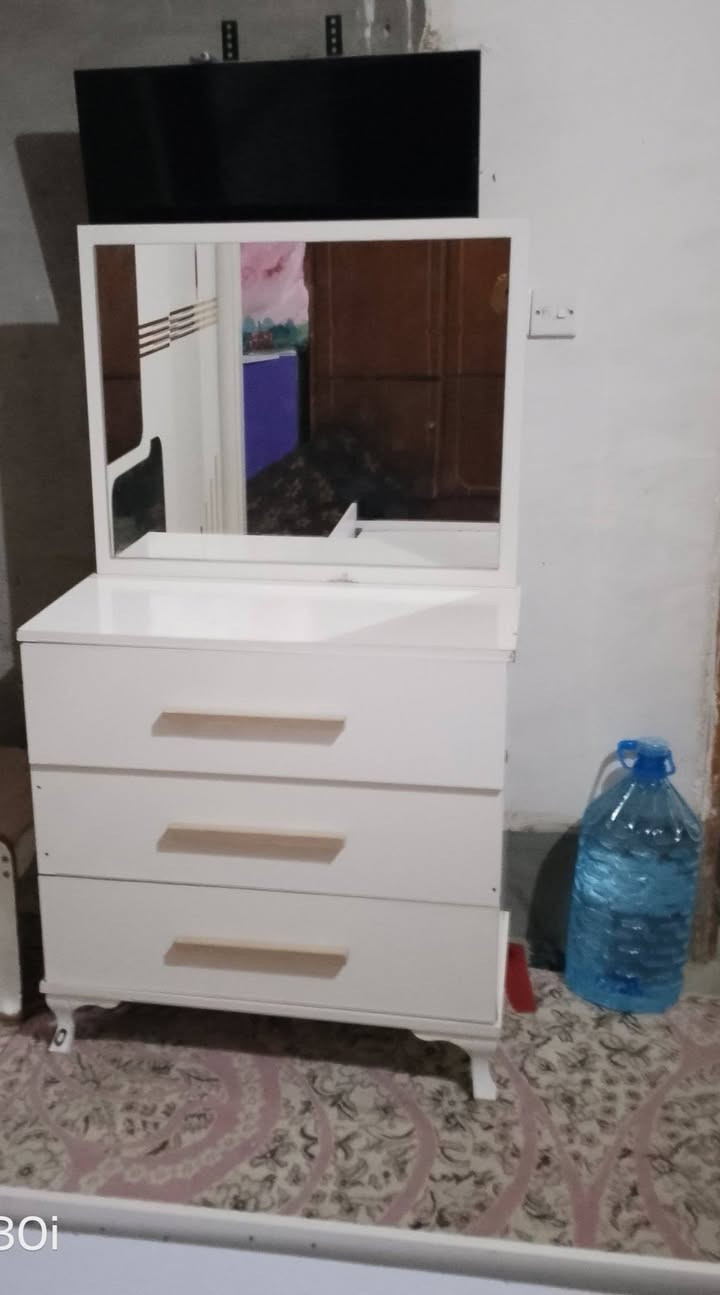 غرفة نوم تركي للبيع..
سعره 250 وبيها مجال 
اتصال *********** او. واتساب
