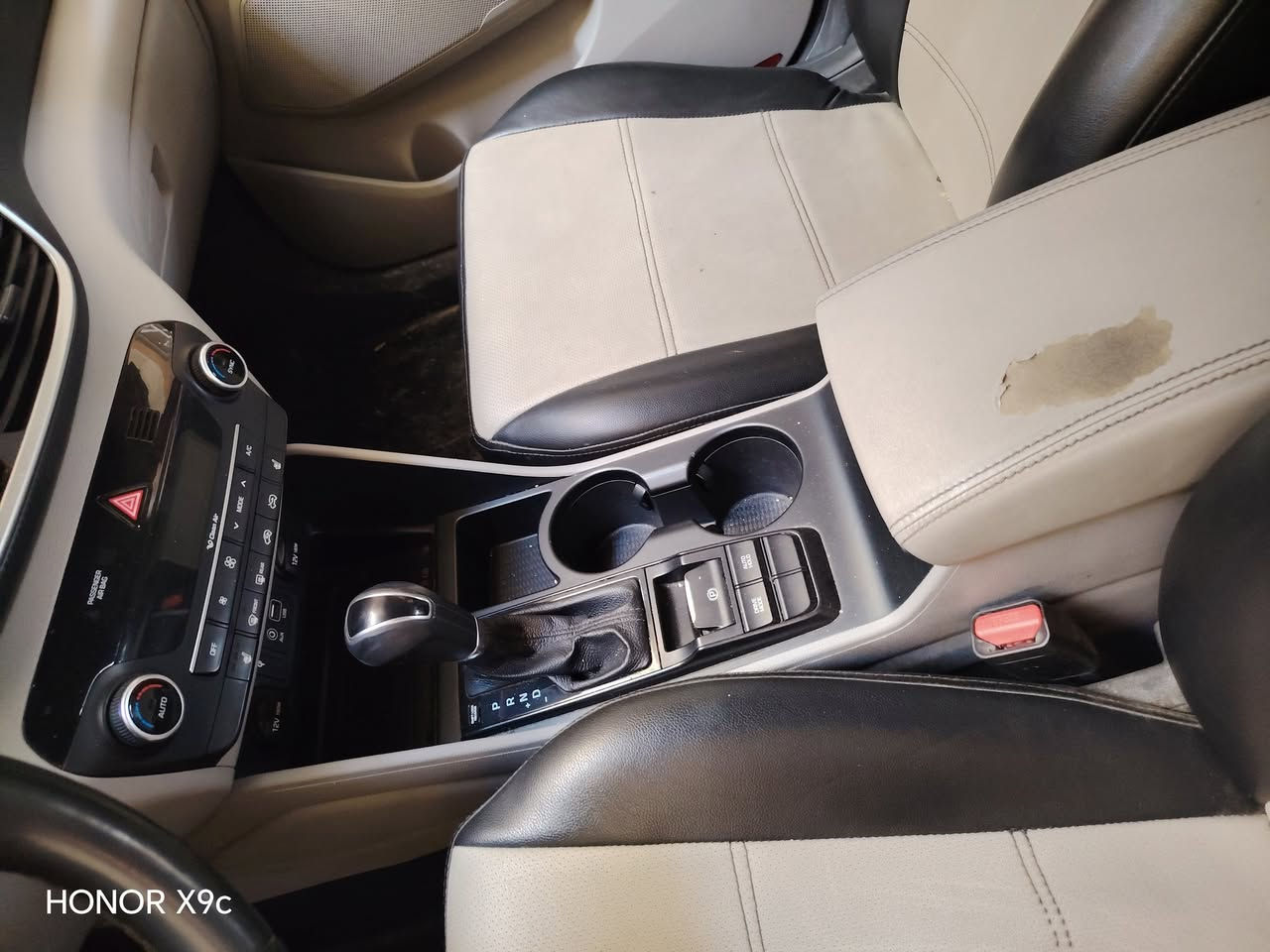 السلام عليكم متوفر توسان موديل ٢١ وارد امريكي مكفول من الحادث فقط بارد السيارة فول مواصفات عدة الفتحة واشاير بلمري السيارة ماشية ٥٥ مكاني بغداد الغزالية سعر السيارة ١٧٥ وبيهة مجال للشراي نشالله
*********** ابو حسن
