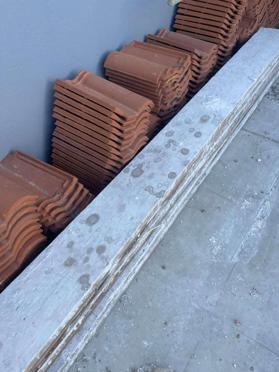 السلام عليكم متوفر قرميد بسعر مناسب جديد ممستعمل ‏‪***********‬‏
