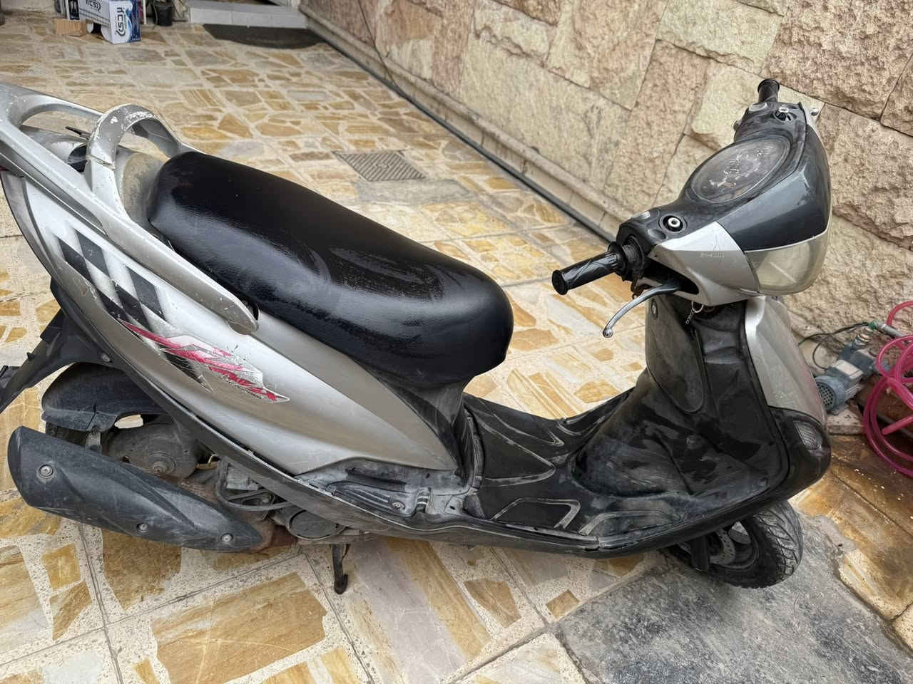 السلام عليكم
ماكس  ياباني 140 للبيع نضيف كفرات بلاديه محرك بلادي مكينه ناعمه نضيفه كلش 

مرقم كامل مكانه بغداد الكرخ *********** سعره مليون
