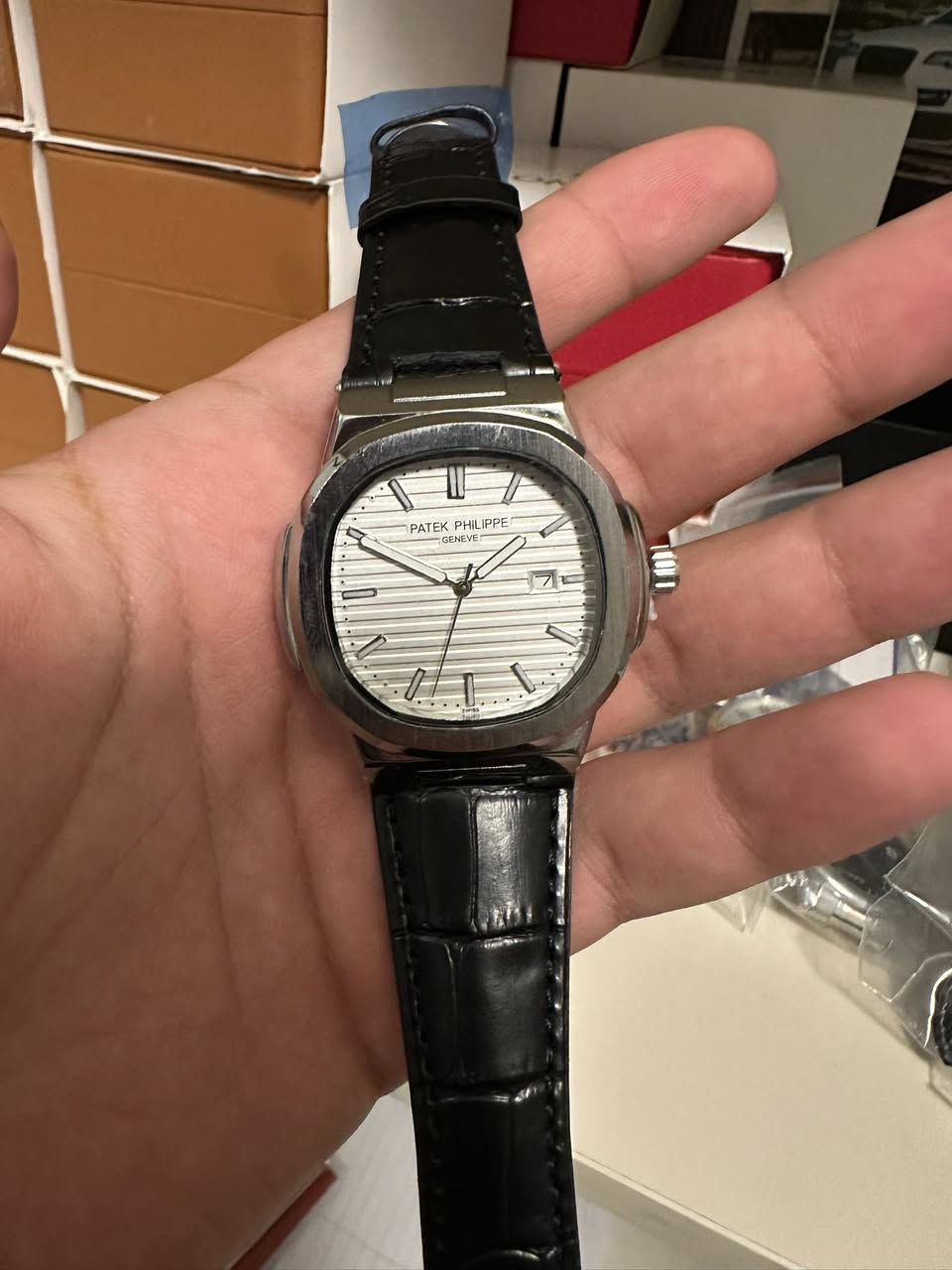 ساعة مِن PATEK PHILIPPE
ماستر كوالتي 
جلد اصلي 
قفل فراشة ستانلس ستيل
زجاج ضد الخدش 
ضد الماء والغبار 
ارقام لامينوس مضيئة 
كارت ضمان وكتلوك 
سعرها ٣٥ الف فقط مع التوصيل


**إذا كنت صاحب هذا الإعلان وتريد حذفه لأي سبب، رجاءا أرسل رسالة إلى الدعم الفني**