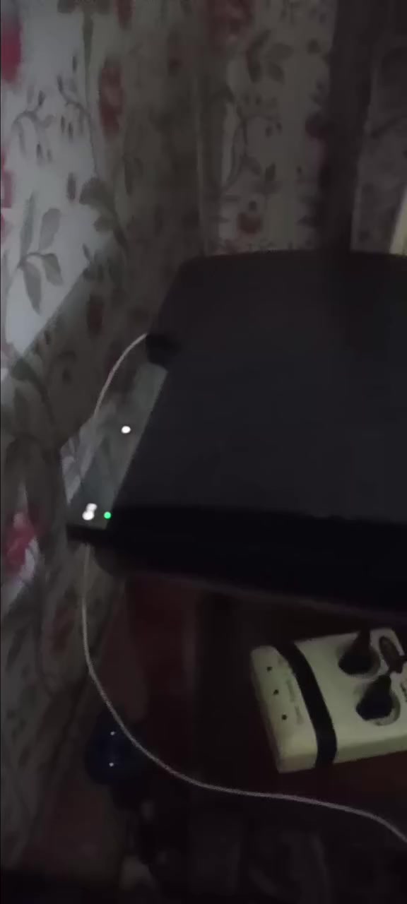 السلام عليكم للبيع بلي3 بلي فول مواصفات يحتوي على يدتين بلي3 ويده بلي2يجي وياها توصاله تتركب للسوني3 مساحه الهارد الداخلي320كيكا يحتوي على 5 العاب قويه ويحتوي على 3مكاتب تكدر تنزل اللعبه الي تريدها بس تربط بالانترنت وهارد خارجي مساحته 250كيكا يحتوي على فوك ال45لعبه يعني جهاز فول مواصفات السعر200 وبي مجال اي استفسار عندك تواصل ويه***********واتساب
