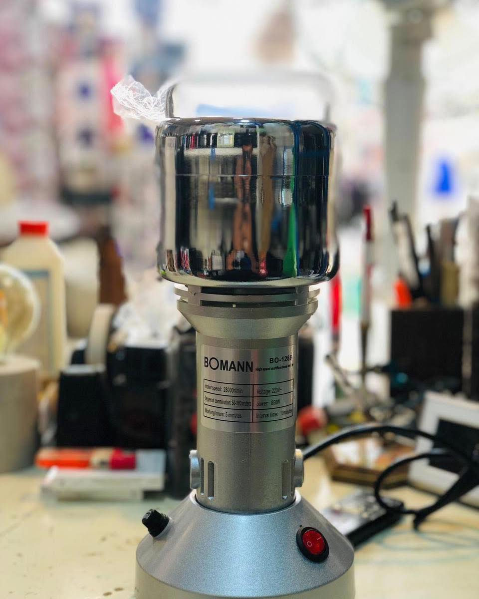 طاحونه صناعي
 حجم 100 غرام 
بقوة 1000 واط ماركة 
بومان
 الماني اصلي

طريقة الحجز ارسل العنوان ورقم الهاتف أو الاتصال على الرقم
***********

العنوان مدينه العاب المدهش مجاور مطعم ابو صفاء تحت جسر العبور المعلق .
