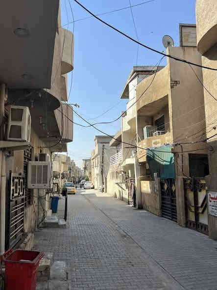 السلام عليكم دار حديث للبيع مساحة 60م في زراعي الأسكان المنصور مقابل كلية بغداد للعلوم الاقتصادية (يحتوي على مدخلين الطابق الارضي غرفة واستقبال ومطبخ وحمام ومنور والطابق الثاني غرفتين وحمام والطابق الثالث غرفة ومخزن)
سعر الدار  155 وبي مجال
للتواصل: ***********
