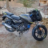 بولسر نضيفه للبيع مديل 21 ما مفتوحه مستعجل عل بيع تتواصل 07713166000