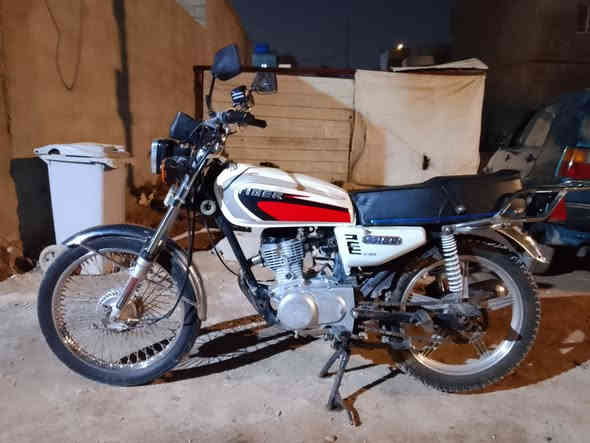 سلام عليكم أيراني 4 كير دراجه تخبل عليه مكينه خرسه بيه نواقص كلش بصيطه ...... سعر 550 وبيه مجال بصيط وخادم اني ***********
