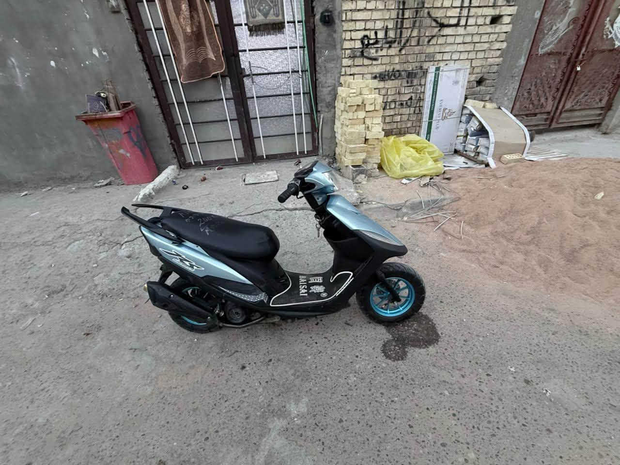 ماكس عدلة نضيفة مكفولة من كلشي مبدلة بوشة ٥٥ 
كل غراضها رياضي            300 بيها مجال
بس اتصال ***********
