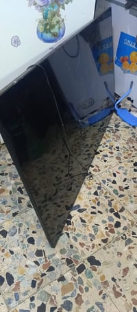 شاشة سامسونغ • ٦٥ بوصة • مكسورة