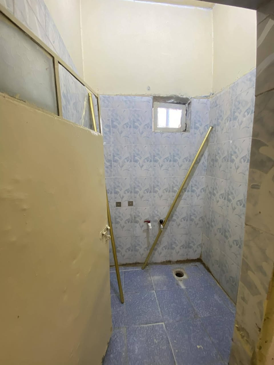 السلام عليكم مشتمل طابق ارضي للايجار غرفة ومطبخ وصالة + طرمة صغيرة المشتمل بي سخان وماطور ماء ومسحوب خط مولد يعني كامل من كلشي
ايجارة ٢٥٠ الف بي مجال

عنوان المشتمل التحرير الأوقاف قرب جامع الحسين 

 للاستفسار: ‭٠٧٧٠ ٥٨٩ ٠٢٦٢‬
