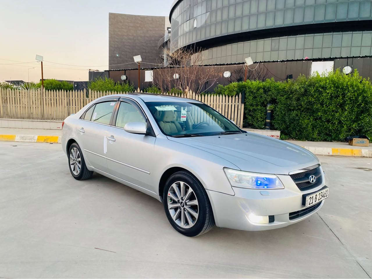 سوناتا خليجي 2006 رقم سليمانية 21
حجم المحرك V6 ستة سلندر  مامفتوح 
كير ومحرك وكالة شرط بدون صوت وصرف وبخار
سنوية ورقم وهزة وبراد كلها جديد 2028 شهر ال 8
طخم تايرات جديدة ( لوك )
ويل كروم حجم ( 17 ) المرغوب عدد 5 
دشبول لوك غرفة السيارة وكشنات نظيفة جداً 
دشبول وبردات مطعم صاج بلادي
يدات الأبواب نيكل بلادي
بصمة تشغيل 
 سقف سلايت روف
شاشة وكاميرا خلفية 
تحكم استيرن طرفين
حساسات دعامية خلفية
كشن جك / بلاجيكتور زينون
منظومة لايتات زينون اصفر 
كهربائيات شرط تبريد ثلج  ❄️ 
طخم صدر حدادية شرط
سيارة جاهزة 100 % احلى من الصور 
سيارة بدون صبغ فقط باب السائق مبدل 
آسيا واتساب ***********
كورك             ***********
شرط التحويل والغرامات او وكالة
سيارة باسم ولد صديقي موجود  بكركوك
مكاني كركوك إسكان قرب مستشفى أزادي
 سعره 99 $ ومجال للطيبين
شراي خابر وتدلل
•••
® كركوك, العراق
