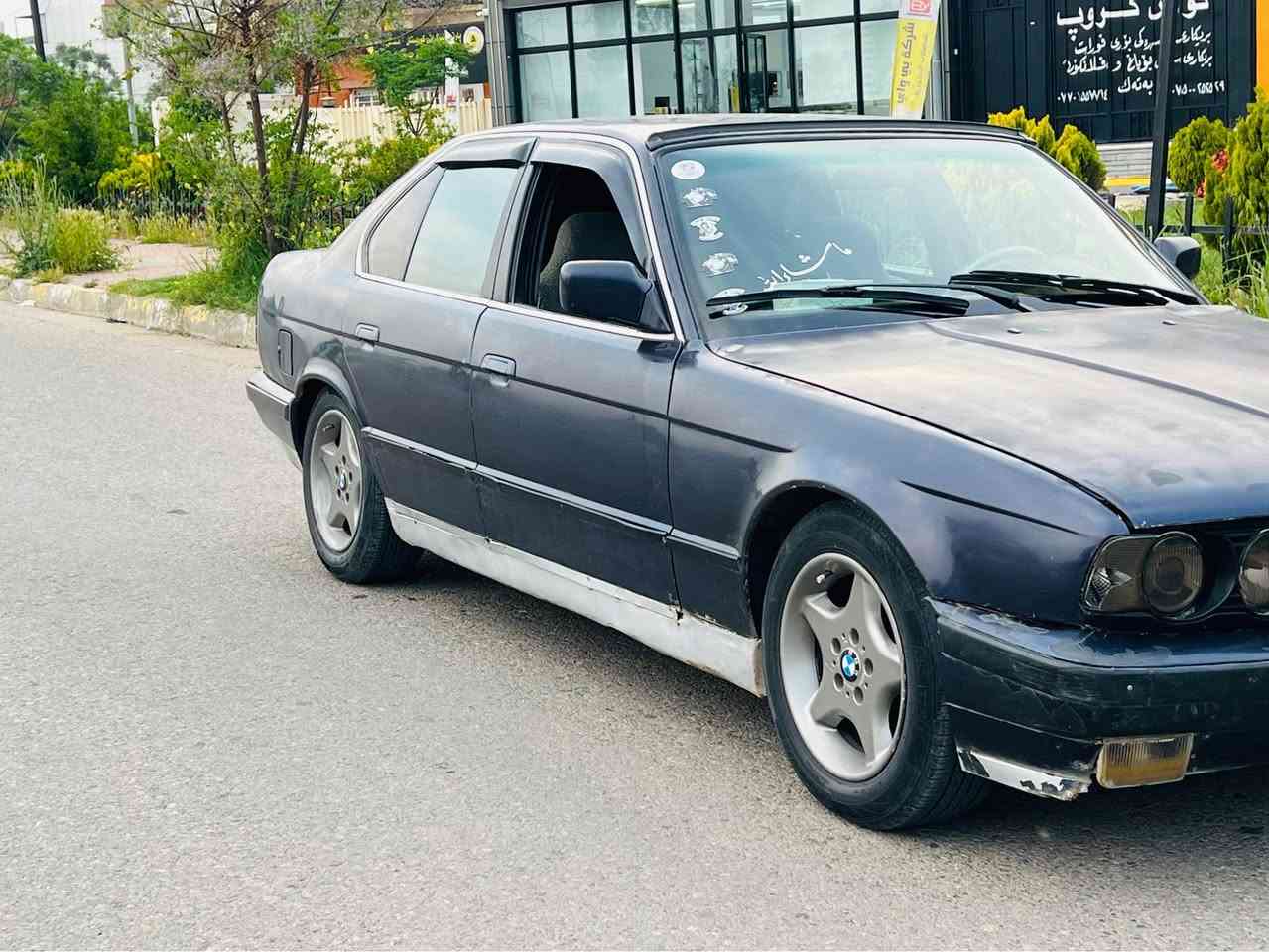 سه ره تا به ناوي خوا ي گه وره و ميهيره بان bmw بؤ فرؤشتن مه كينه ي 520گير عادي گيرو مه كينه ي به شه رت سه ياره كه مالي دؤسته گؤرينه وه ش ئه كه م به شتيك به دلم بيت نرخي 15مه جاليكي كه م سه ياره كه سه نه ويه شوين چه م چه مال  ژماره ***********وه تسئاپي له سه ره شمشمل, السليمانية
