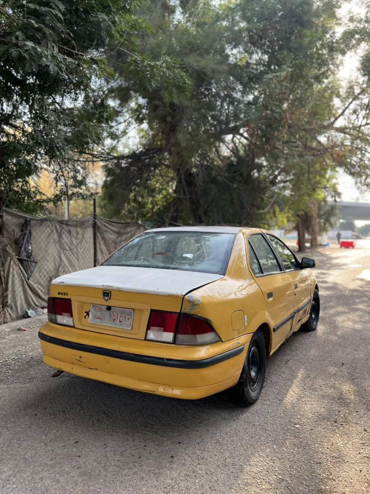 سمند
موديل 11 
بدون صبغ بيها بس طخطخات 
باسمي تحويل شوكت متريد 
عليها غرامه 1و200 
مكينه مجفته جديد 
وكير نضيف 
هيئة مصفرة 
سعره15 ورقه قفله والغرامه على مشتري
مكاني بغداد القادسية 
هاتف ***********
