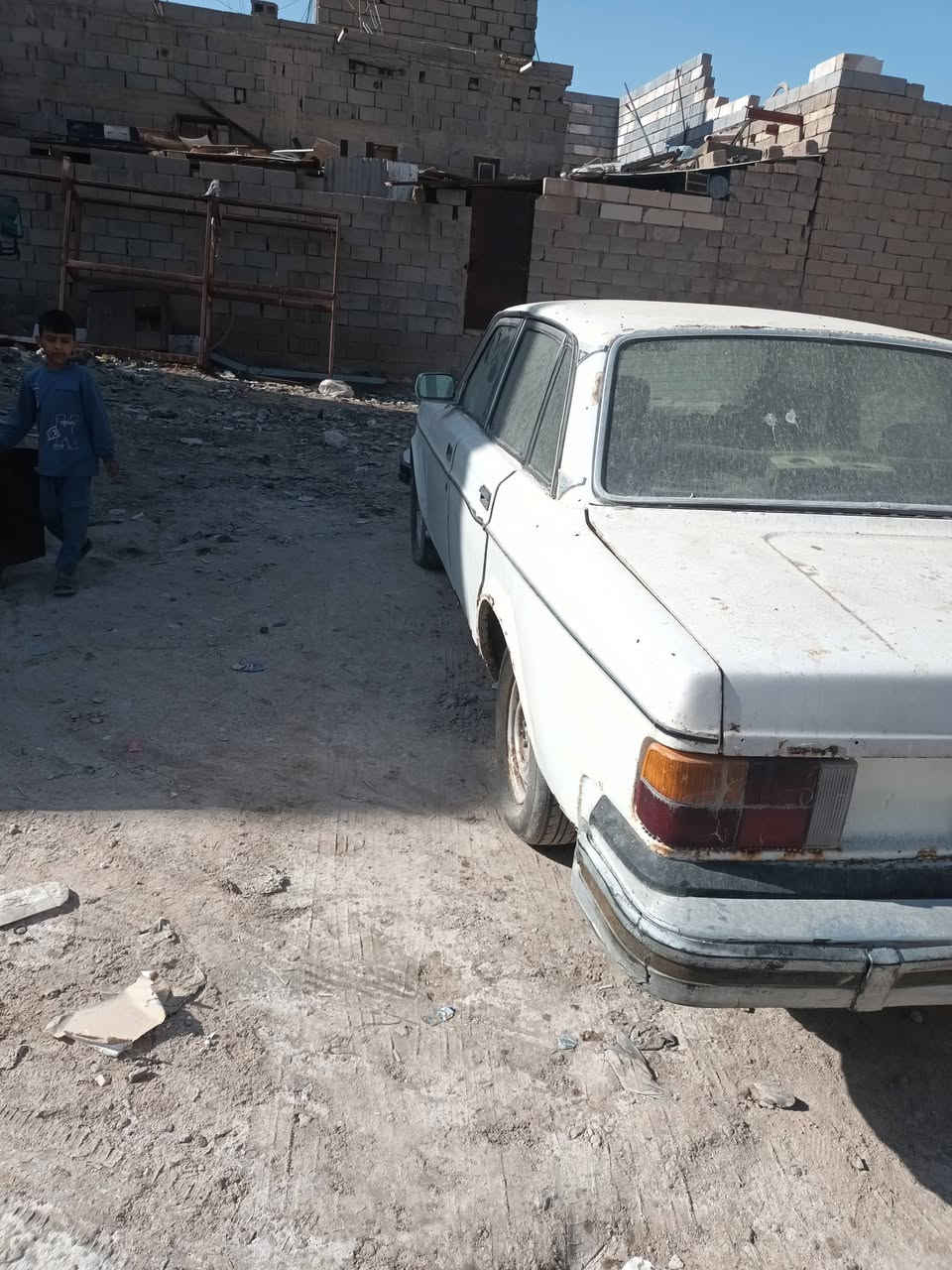 السلام عليكم. فولفو.٨٠ رقم بصره ألماني شرط تحويل.محرك بطه نضيف كشتات بطه السعر ٢٢ وراق.عنوان ابي الخصيب.***********
