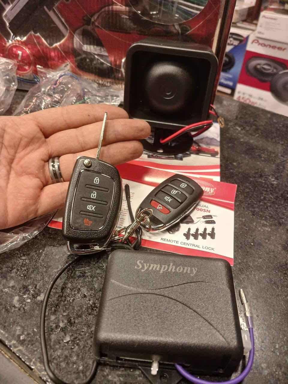 بسم الله توكلنا علي الله 
وحده سنتر Symphony سيمفوني الغانيه عن التعريف 🤗🤗
 🥰فتح وغلق الابواب وفتح الشنطه🥰
وجهاز إنزار 😋
 أتنين ريموت عصري وشيك معدن ع التركيب باذن الله 
يصلح لجميع السيارات 
متاح الشحن والدفع عند الاستلام كما عودناكم 
للطلب والاستفسار 01093456258


**إذا كنت صاحب هذا الإعلان وتريد حذفه لأي سبب، رجاءا أرسل رسالة إلى الدعم الفني**