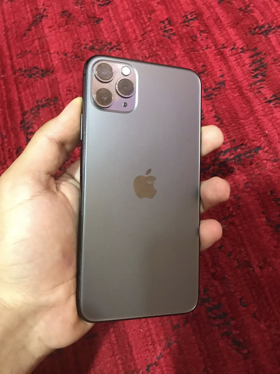 ايفون ١١ برو ماكس ذاكره ٢٥٦ مبدل فقط شاشه اصليه ٣ خيارت فيس ايدي شغال بطاريه ٨٤ نضيف مكاني قرنه ***********
