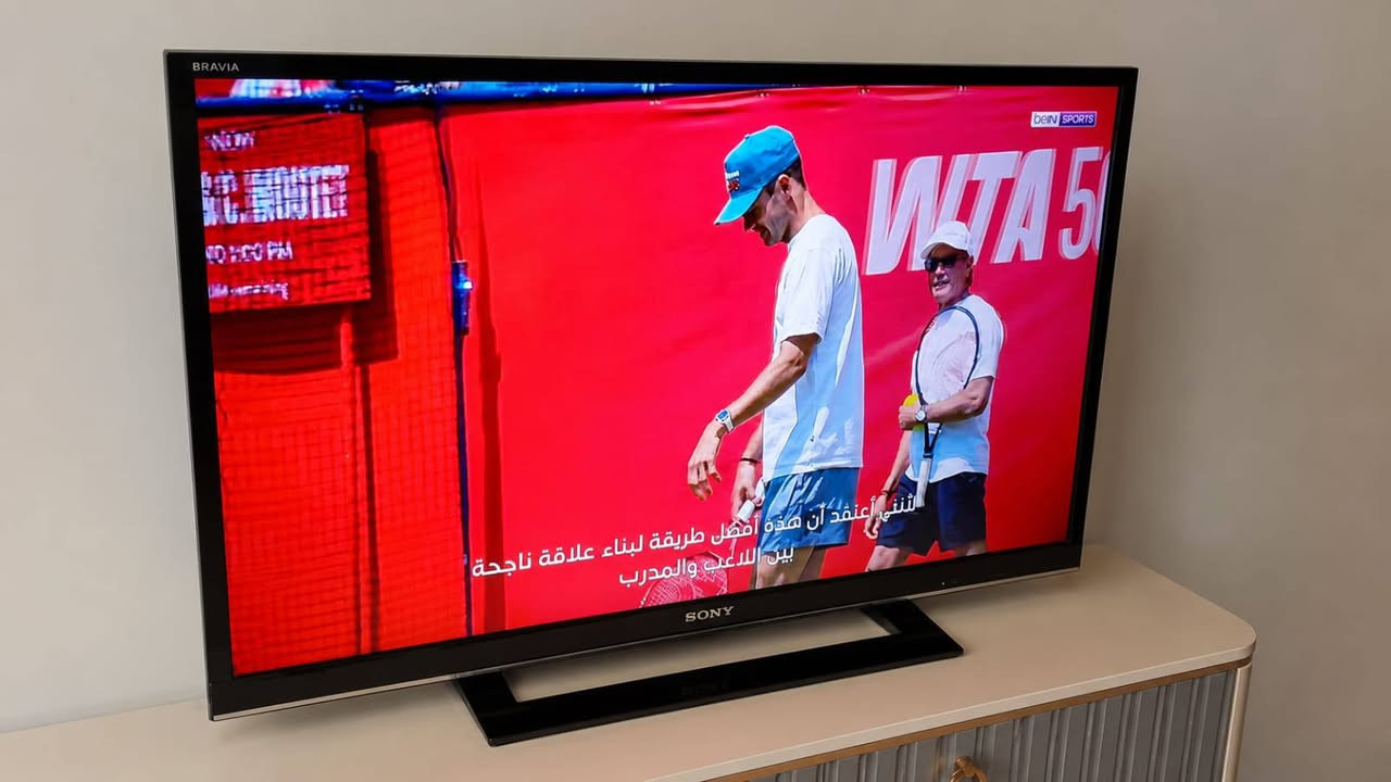 📺 للبيع شاشة SONY BRAVIA أصلية مع الرسيفر  — جودة يابانية معروفة 🇯🇵
✅ الموديل: KLV-40EX430

✅ الحجم: 40 إنج

✅ دقة عالية Full HD 1080p

✅ LED-LCD 

✅ منافذ HDMI + USB

✅ مناسبة للبلايستيشن 4 / Xbox / الرسيفر

✅ صورة واضحة وألوان ممتازة وصوت نقي

✅ استعمال بيت، نظيفة وشغالة 100% بدون أي مشاكل

💰 السعر: 180 ألف قابل للتفاوض للجاد فقط

📍 الموقع: بغداد – مجمع بوابة العراق

🚫 لا يوجد توصيل

✔️ البيع داخل بغداد فقط

للجادين مراسلة خاص.


**إذا كنت صاحب هذا الإعلان وتريد حذفه لأي سبب، رجاءا أرسل رسالة إلى الدعم الفني**