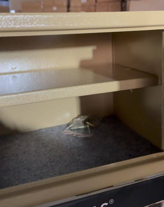 قاصة حجم وسط ب 55الف توصيل مجاني 
وزن 6كيلوات ونص 

ابعاد طول 25 عرض 35 ارتفاع 25


**إذا كنت صاحب هذا الإعلان وتريد حذفه لأي سبب، رجاءا أرسل رسالة إلى الدعم الفني**