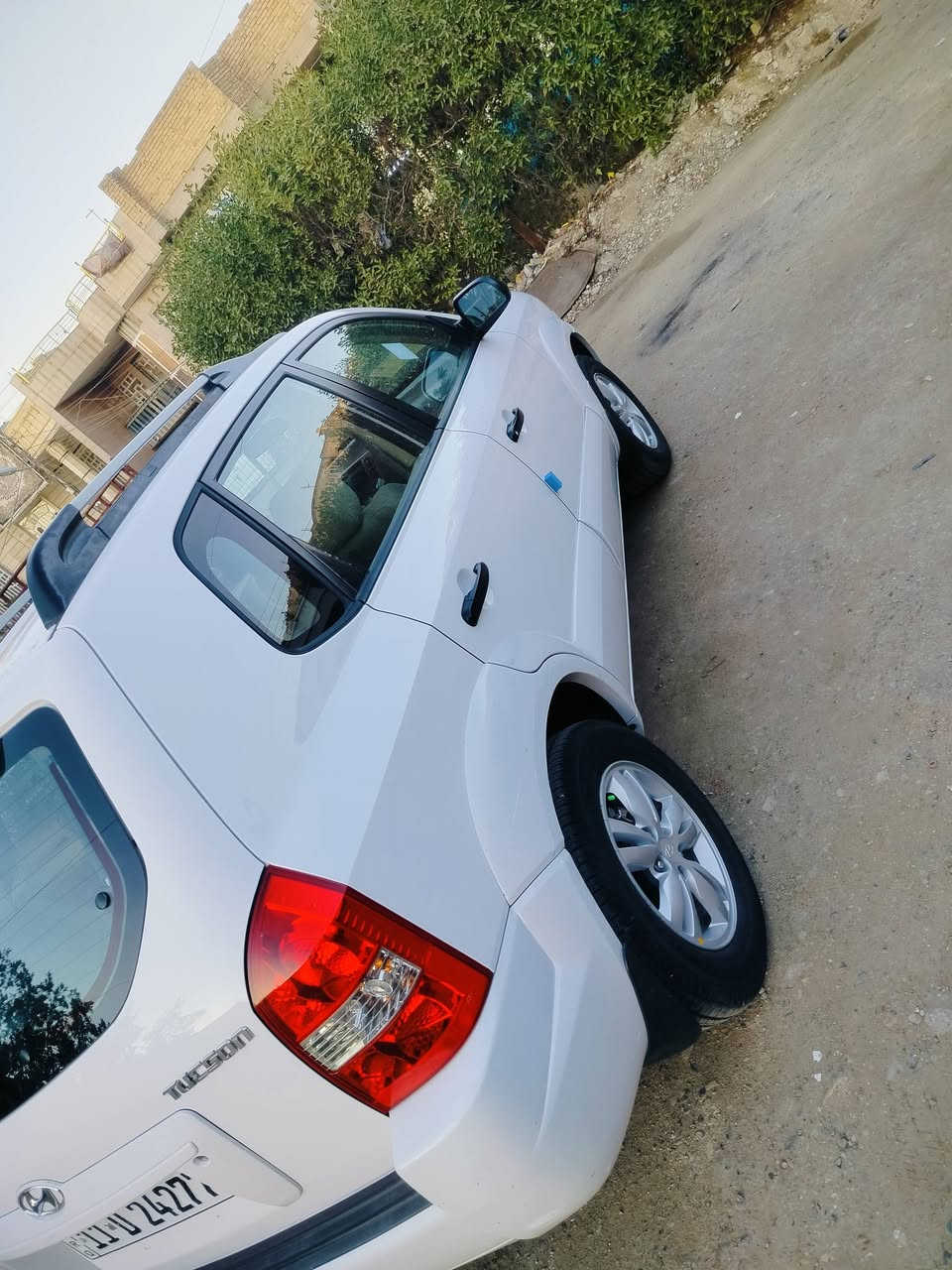 سلام عليكم 
توسان 2009 خليجي 
مكفولة من الصبع والضربه
محرك 2000
بسمي 
ماشيه 200الف
السعر118$ وبيه شي قليل
عنواني بغداد البلديات ***********
