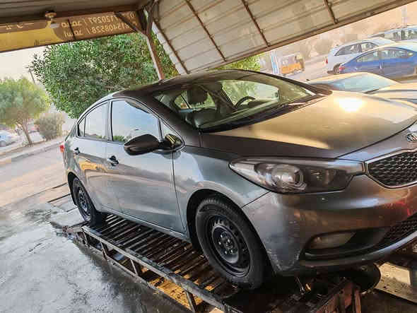 سيراتو 2015 خليجي مكفولة من اي قطعه تبديل بيها بس قطعتين صبغ وطخه بيناتهن مو ضربه وبيها بارد بالباب السايق منضومه تبريد جديده وصدر جديد حتى مشط جديد وتاير والسيارة كاملة مكملة  رقم بغداد مكاني التاجي برغي مناقص السيارة وعلى ايدي عارضها  ب 110 وبيها مجال للجيه *********** اخوان الشراي يتصل
