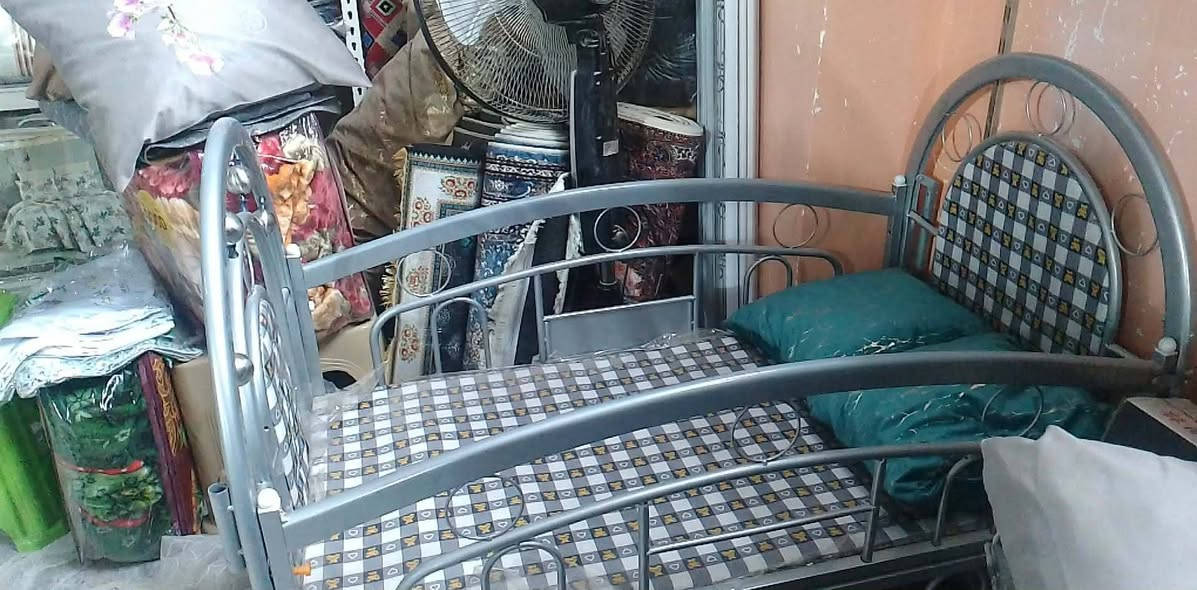 السلام عليكم مجموعه اغراض للبيع  رقم الهاتف ***********
