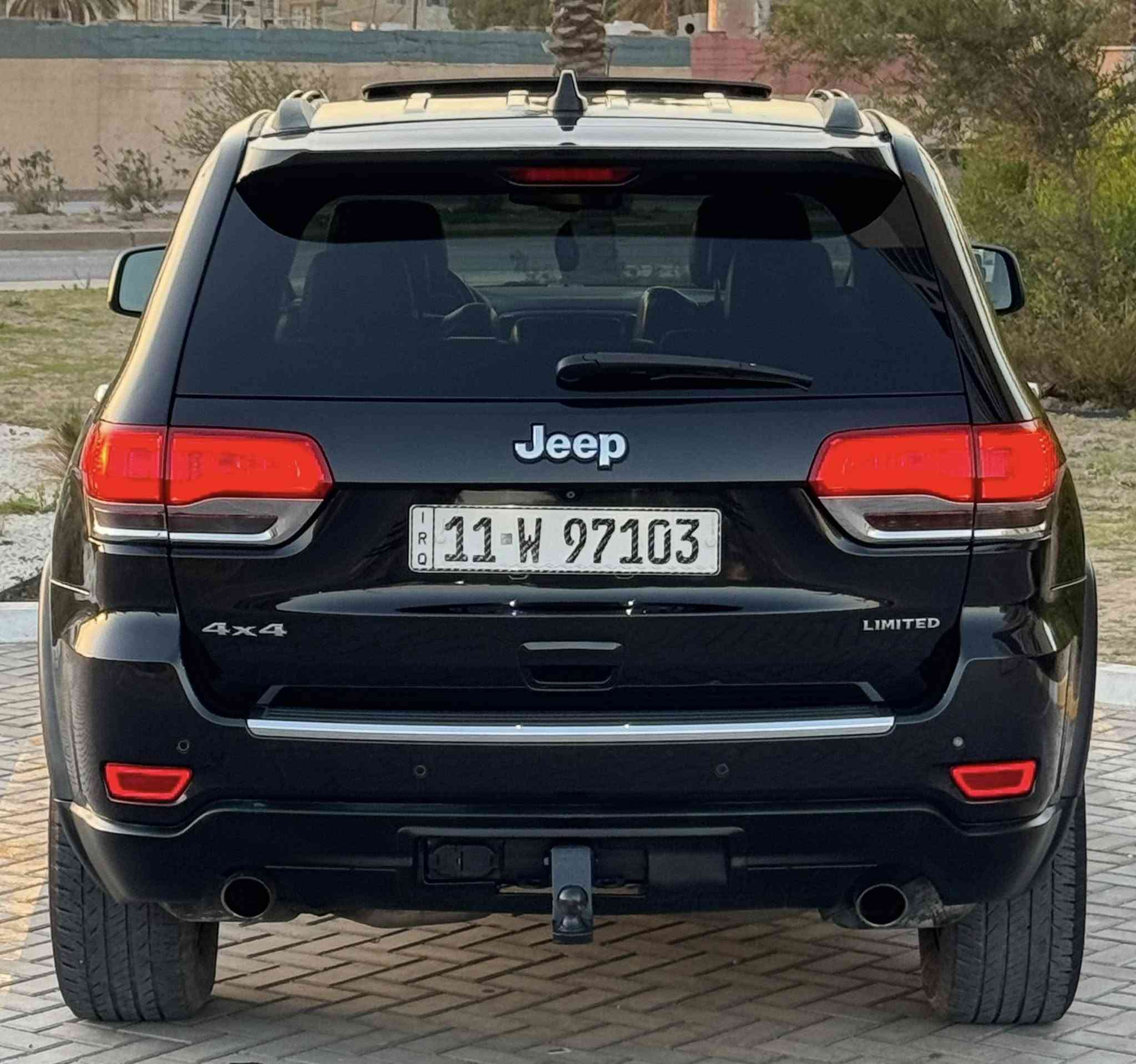 Jeep limited 2014
جيب لمتدد 2014 ماشية 84 الف حادثه موضح بالصور اربع قطع صبغ مواصفات : 
-محرك 3600 
-بصمة تشغيل مع بصمة ابواب
-سلايد روف
-تشغيل عن بعد 
-كراسي جلد
-كراسي كهرباء
-كراسي امامي تدفئة تبريد الخلفي تدفئة
-كرسي خزن ميموري
-جنطة كهرباء
-شفتات ستيرن تبترونك
-شاشة كبيرة مع كامرة خلفية
-حساسات حلفية
-مري كهرباء مع اشاير بالمري
-تحكمات ستيرن
-منظومة زينون عالي ناصي
سيارة جديدة بالواقع احلى من صور جاهزة بدون اي نواقص 
مكاني بغداد سعر 178 ورقه وبيها شي بسيط
***********
***********

