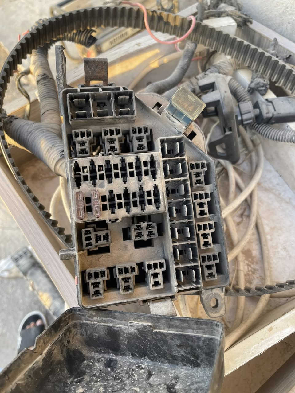 السلام عليكم ادوات النترا بزون موديل 2000للبيع كلهن حاويه
بنيد لون ابيض 
قاعده فيوزات اصليه خارجيه
برانكيت دعاميه امامي جديد 
دكشن حار مع الحجر 
منضومه تبريد كامله عدا الكمبريسر 
نواعم بسيطه 
دبه ماء راديتر /+دبه هيدروليك 
الدوره للستفسار /***********
