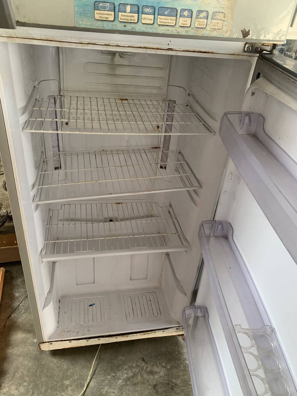 ثلاجه البيع بل شرط  كل عيب مابيه ***********
