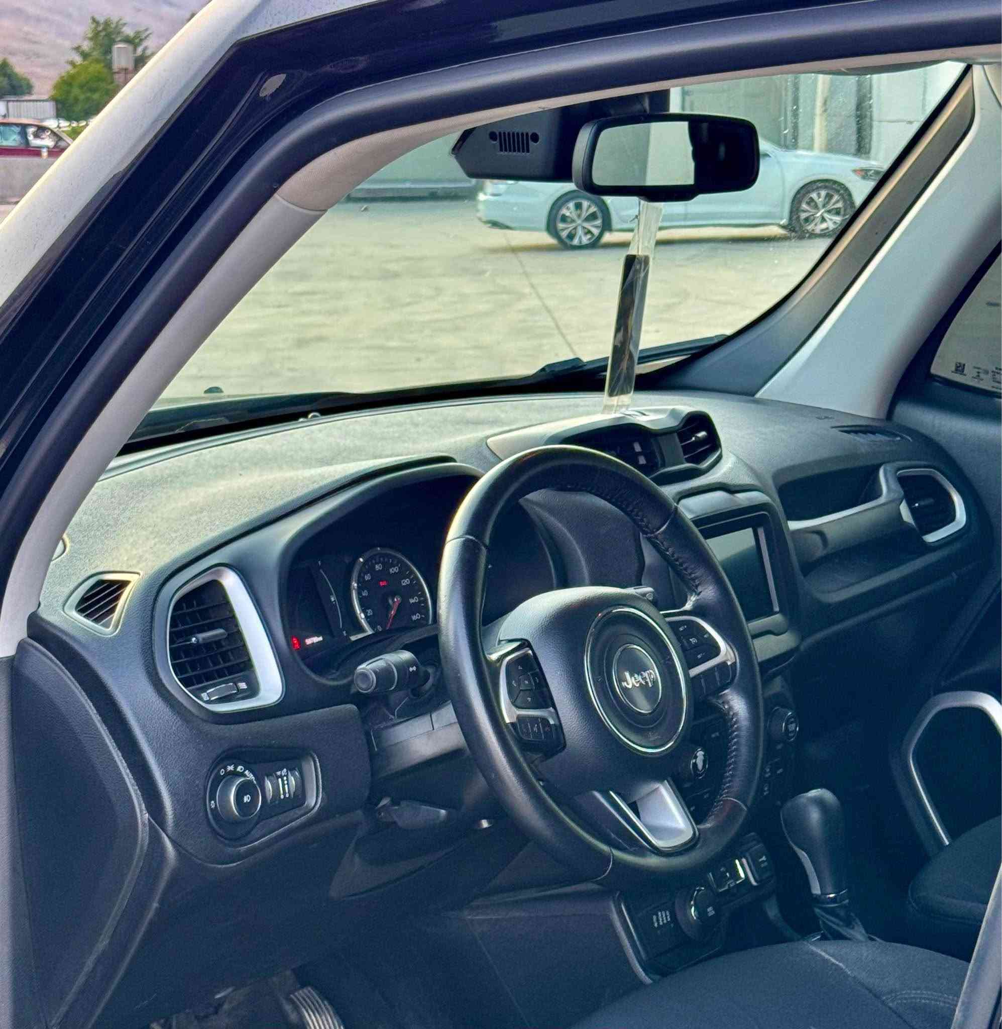 Jeep Renegade 2018 Full
گێر تەماتیک
ماوەی رۆیشتن 59,000 mil
فول مواسفات تەنها سیلایت نیە
دەبل ئەکسل 
بەسمە و شەخال
مەکینە بێ تۆربۆی مەرخوب 
گێر و مەکینەی بەشەرتە نەکراوەتەوە
رەقەم و سەنەوی نوێیە تاکو ٢٠٣٠
بێ بۆیاخ و بێ ئیرباگ 
ئیرباگی نەتەقیوە
دوو سێ ساردی هەیە
هەندەک نوقتە تەزرەی وردی هەیە بێ دیار بوون بە شەرت
رەقەم شانسی ZACCJBBB2JPG73419
نرخی ١٠٥ مەجالەکی زۆر کەم
ژمارە تەلەفون ***********
تکایە مشتەری تێل بکە جوابی نامە نادرێتەوە لەگەل رێزمان سوران, أربيل
