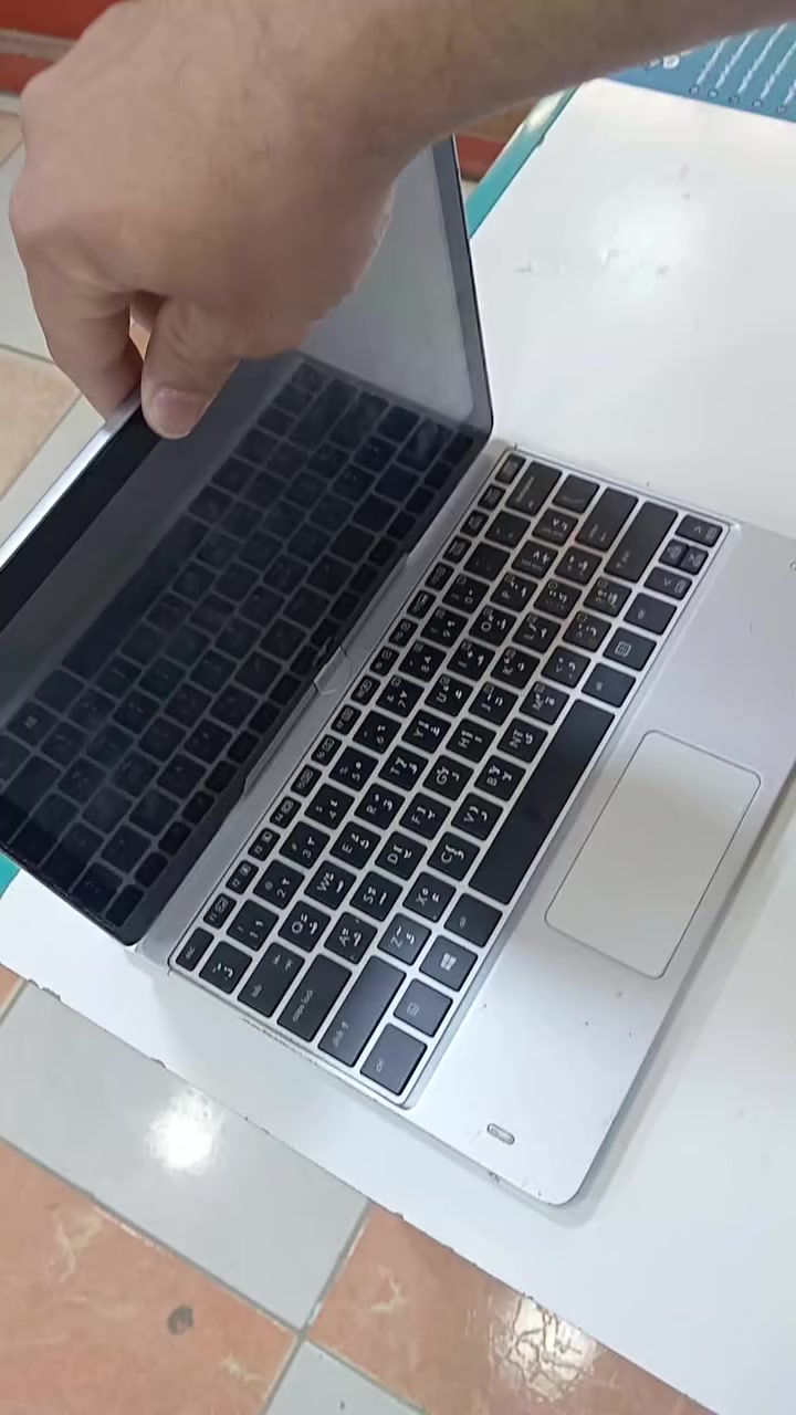 السلام عليكم لابتوب hp  نضيف جدا مواصفات مرتبه موجوده المواصفات بالصور للاستفسار خاص او الاتصال على ***********
