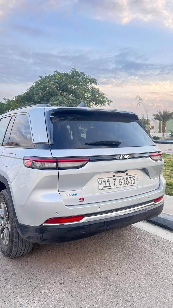 السلام عليكم جيب كراند شيروكي 4XE 2023 وارد امريكي
كلها على وضع الشركة فقط لايت مبدل بدون ايرباك
صبغ شبرين فقط

Jeep Grand Cherokee 4Xe 2024 2.0L

         حجم المكينه : 2000  تيربو + هايبرد + بلك ان 

المسافة المقطوعة : 34 الف ميل  

          حالة الايرباك : سليم مطاك ولا ايرباك

#مواصفاتها

1.ثلاث شاشات 

2.بصمه

3. تشغيل عن بعد

4.دمام خلفي

5.كشنات جلد

6.كشن السايق ميمري

7.كشنات كهرباء

8.صندوك كهرباء

9.حساسات خلفيه

10. قطع تبريد 

11.اشاير بالمري

12.رادار امامي

13.رادارات 360

14.ثلاث وضعيات قياده

15. بنوراما فتحتين

16. كير ماوس

17. نظام منحدرات

18. هيترات بالكشنات 

19.ويل كب كروم

20.لايتات لد

21.بكلايت لد

22.كشافات

23.بصمة ابواب

فول مواصفات 1/1 جاهزه مرقم بغداد تحويل ثاني يوم
السعر 295 ورقة بيها مجال بسيط جدا 
صبغ شبرين بدون ايرباك
استفسار ***********
