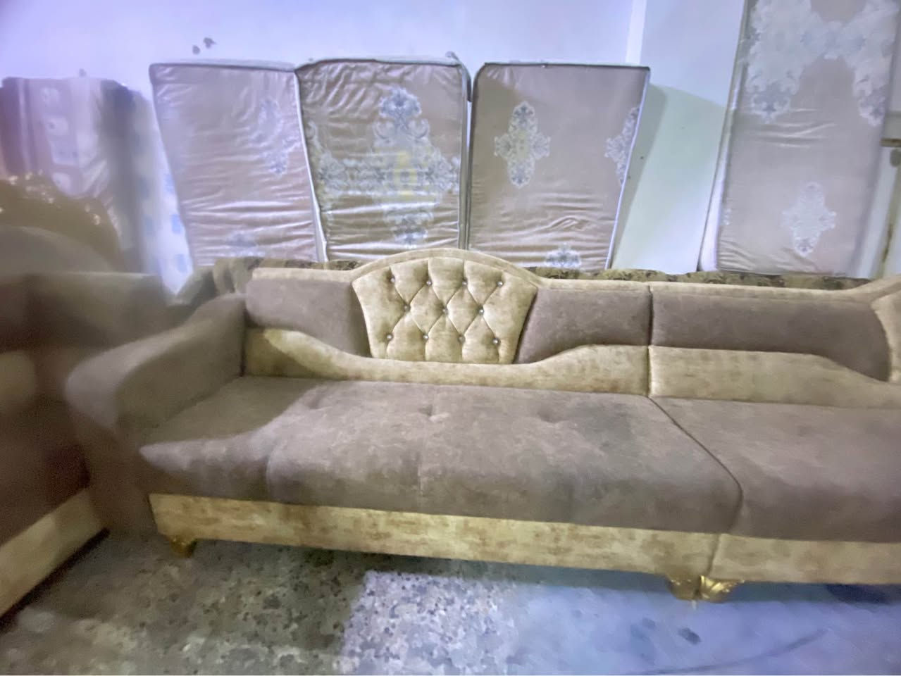 ديوان خشب عيراقي اصلي ٢٠ نفرات حيل نضيف سعر فقط ٣٠٠ ألاف عنوان دهوك بروشك ت*********** دهوك, العراق
