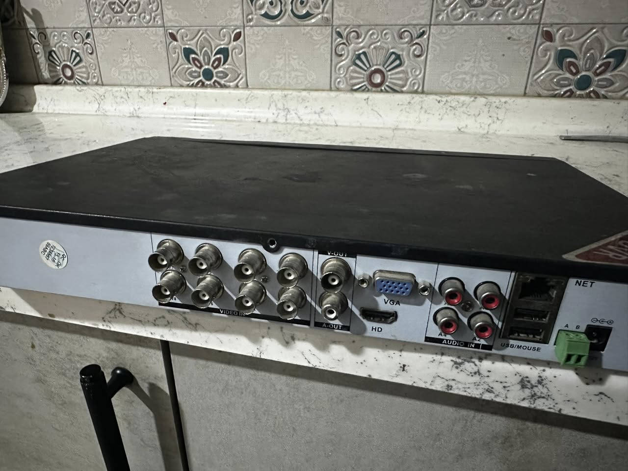 السلام عليكم جهاز DVRمع هارد ذاكره 512 السعر 60الف التواصل خاص او الاتصال على رقم ***********
