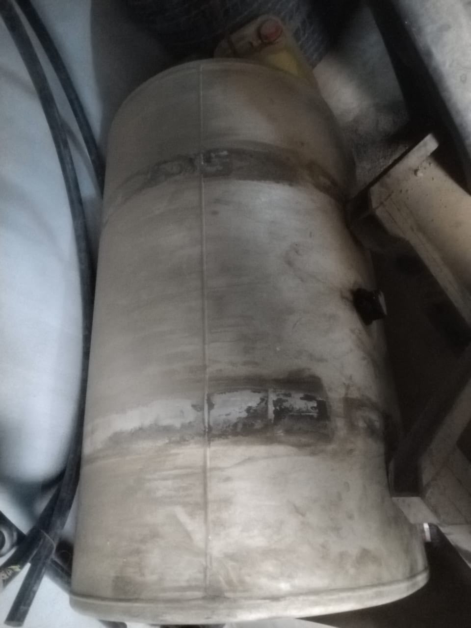 ئەشیای سەیارەی گەورە بۆ فرۆشتن
پەمپی هەوا یەک بستۆنە 

تەنکی بە قاچ و کامل ئەشیاوە 

سۆندەی وینج 

هەموشیان زۆر بێ کێشەن 

‎ژ م :*********** 
***********
