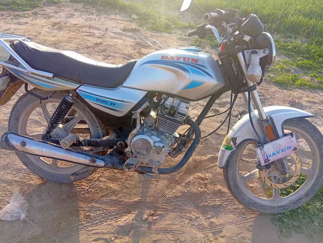 السلام عليكم دراجه دايون عظم موديل 23 مكينه 
مكفوله كفاله عامه من تنقيص وتبخير كهربائيّة كله شغاله من طول الطول بريك وره وكدام 
تايرات دراجه كلك كلك كلك المكان طريق نجف كربلاء عمود 947شارع طاقه سعره 900وبيه مجال الطيبين وحك جيتكم الاتصال على الرقم ***********
***********
 مكلف بنشر مامتواجد على الفيس
