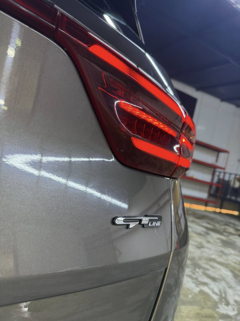 🚗 للبيع كيا سبورتج GT-Line
📅 الموديل: 2020
🎨 اللون: شمباني أنيق
🛡️ الحالة: مكفولة من الضربة والبارد
⚙️ الفئة: GT-Line (فل أوبشن
سياره مكفوله كفاله عامه بوضع الشركه بلكارتون جديده حيل ماشيه 52الف حقيقي ضمان الدوليه 

المواصفات:
 • محرك قوي واقتصادي
 • قير أوتوماتيك
 • شاشة لمس + كاميرا خلفية
 • مقاعد جلد كراسي كهرباء
 • تشغيل بصمة
 • تشغيل عن بُعد
 • سايد بريك بصمة (Electric Parking Brake)
 • Auto Hold
 • جنطة كهرباء
 • بانوراما (فتحة سقف)
 • حساسات أمامية وخلفية
 • مرايا جانبية كهرباء
 • إضاءة LED أمامية وخلفية
 • رنقات رياضية GT-Line
 • تحكم كامل بالمقود
 • أنظمة أمان وثبات عالية

🚘 السيارة نظيفة جدًا، استخدام شخصي، ما تحتاج أي صرف.
*********** بغداد الكراده
