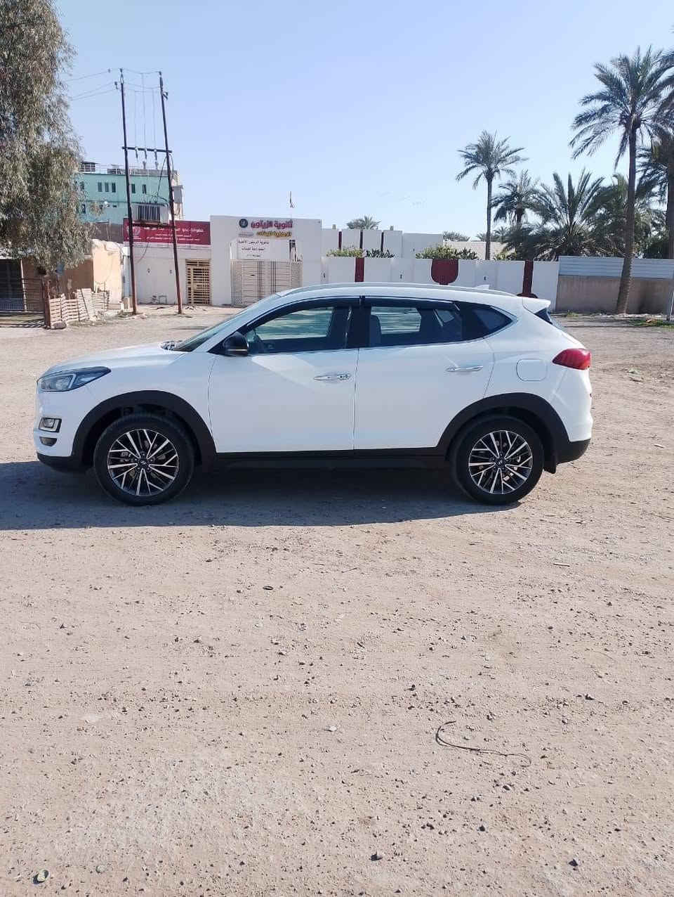 السلام عليكم للبيع توسان خليجي موديل 19فول ما عده فتحه محرك كير مكفولات ماشيه 200تبريد ثلج سياره بيهة شويه صبغ بلبنيد وشبر بصندوك وسونار بلمنشور رقم بغداد السعر 178المكان بغداد أبو غريب رقم ***********/***********
