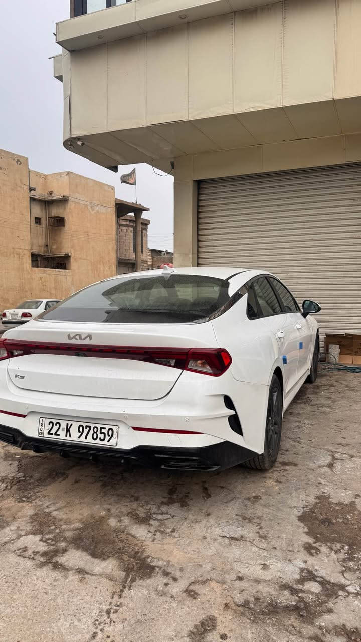 كي فايف وراد امريكي حادثها موضح بالصور وبيها صبغ موجود الفحص مالتها السياره ماشيه 83 الف كيلو متر سياره حلوه مواصفاتها معروفه رادار امامي خلفي تحديد مسار نقط عمياء تعديل الخروج عن المسار شاشه ابل كاربلاي واندرويد اوتو داخلها مابي ولا ايرباك طاك بيها ضربه خلفيه من امريكا وبيها كص بالجاملغ الخلفي من امريكا السياره حلوه ونضيفه ومابيها نقص مكينتها 1.6 تيربو السعر 140بيع او مراوس حسب القناعه ورقه رقم اربيل باسمي رقم التلفون *********** شط العرب, البصرة
