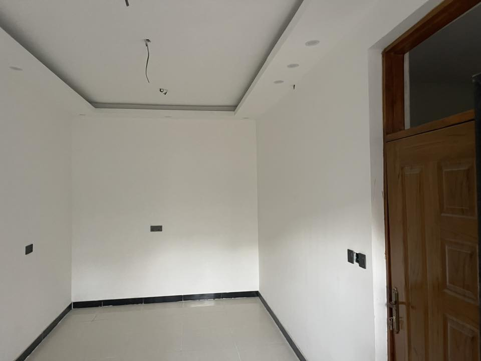 سلام عليكم دار  لل ايجار بيت زيرو جديد يحتوي ع طابق الاول استقبال  مطبخ وحمام مشترك طابق ثاني يحتوي ع غرف عدد ٢  وبلكونه يحتوي ع بيتونه وسطح  يؤجر الى عائله صغيره ايجار سعره ٤٠٠ قفل  عنوان بيت الدوره ابو دشير شارع الضغط استفسار اتصال ع رقم ***********
