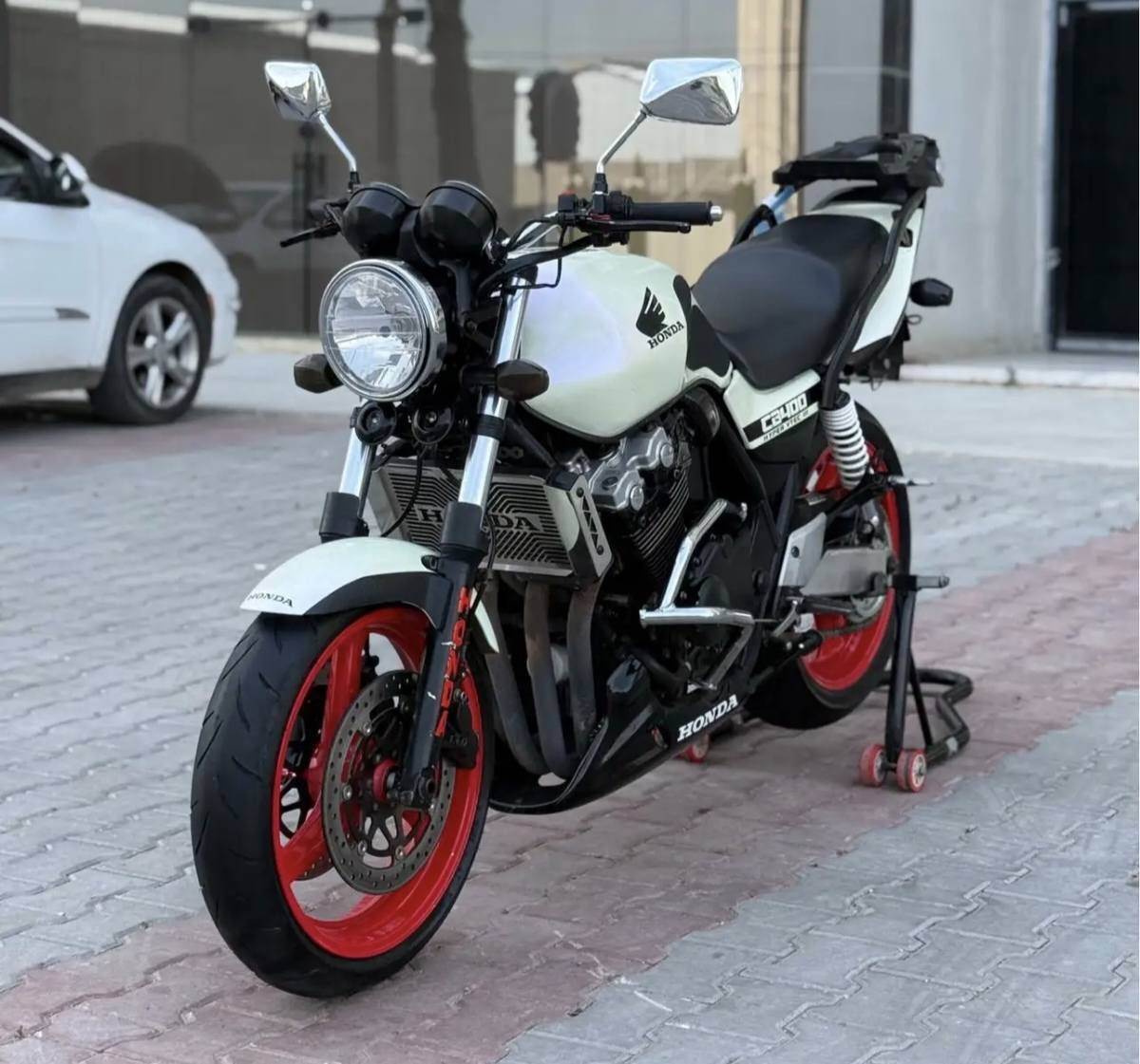 للبيع CB 400 جيل ثالث مال رمبه لوك
موديل ( 2006 )
الي يدور جديد وبلكارتون دراجه كفاله عامه كير محرك كابريتر كله بشرط برغي ممفتوح تايرات وزنجيل ودهن جديد اوراق كامل كهربائيات كامل دراجه مال جناي مكاني ميسان
العماره
 سعرها 23$وبي مجال  للشراي اتصل 
***********
