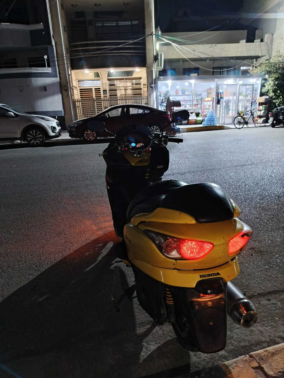 السلام عليكم فورزة 09 للبيع 
الدراجة كاملة من كلشي كبل للشارع 
كهربائيات كلهة شغالة 
دبلات خلفي اصفر بلادي قبق دبل امامي اصفر
رون واحد ونص جويتر ابد ما مفتوح 
مكينة بلادية من كلشي 
ويالة ذهبي فجوج ذهبية 
العنوان بغداد الاعضمية 
السعر 600 وبيها مجال للطيبين
الرقم ***********
