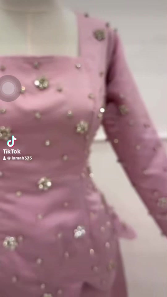 فستان جديد يلبس وزن ستينات سبعينات ماملبوس سعره ٦٥ وبي مجال مكاني البصره