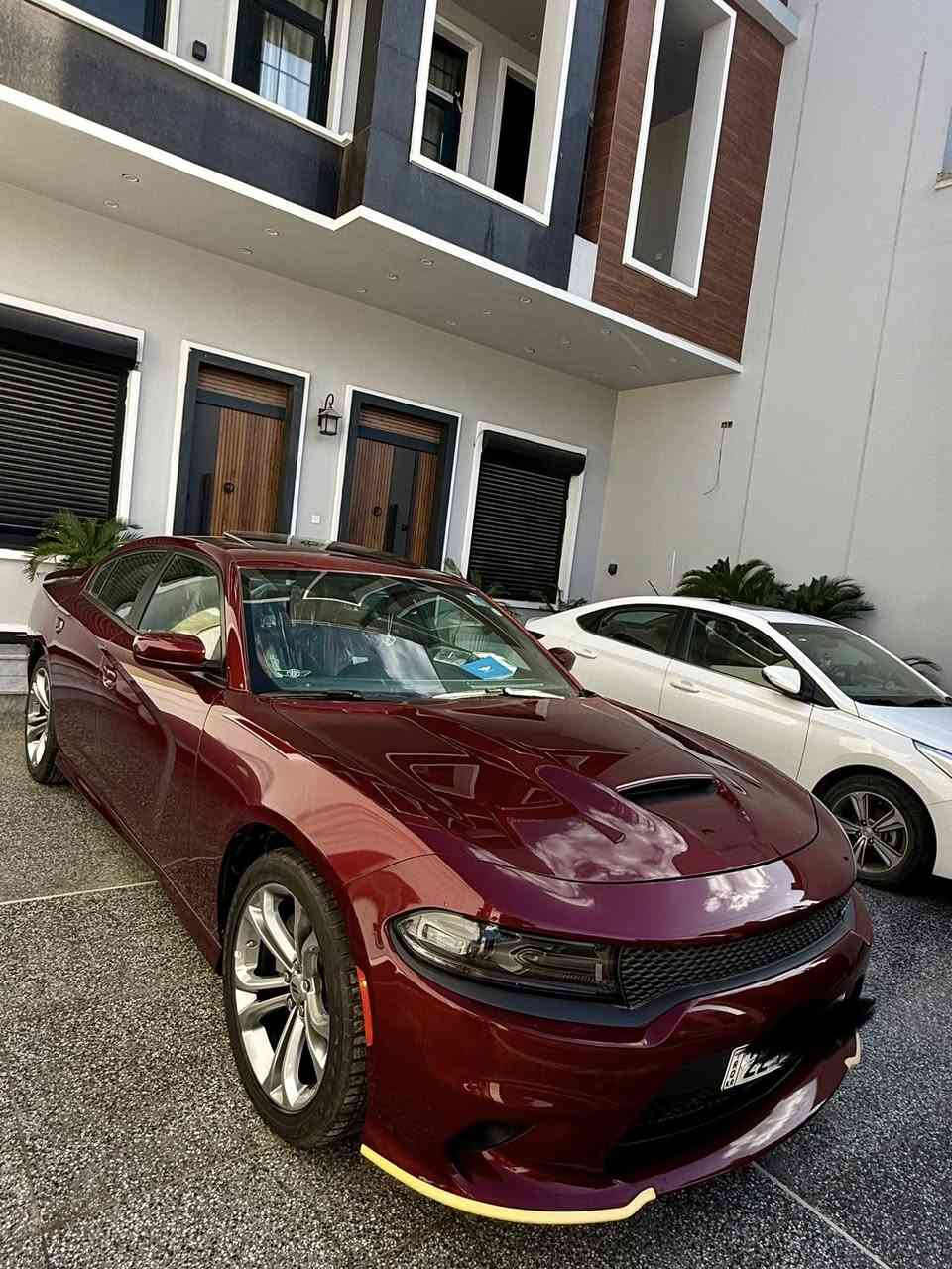 جارجر GT PLUS . وكالة هارلم
الموديل :2022  . (خليجي) . 
العداد : 10 الاف كيلو متر  
المحرك : V6.  3.6L .

المواصفات :
* نسخة  GT PLUS - SUPER TRACK PAK.
* نقطة عمياء . 
* مصابيح أمامية زنون . 
* كشافات الضباب زنون . 
* المصابيح الأمامية مع LED . 
* حساسات . 
* شاشه كبيرة مع نظام ملاحة نفكيشن GPS .
* الشاشة مع اوپشنات SRT . 
* سستم صوت الپاين .
* ويل قياس 20 انج . 
* فتحت سقف (سلايد) . 
* مقاعد جلد رياضية . 
* مقاعد أمامية كهربائية عدد 2 . 
* ذاكرة لحفظ وضعيات الجلوس (ميموري) . 
* مقاعد أمامية تبريد وتدفئة . 
* مقاعد خلفية تدفئة . 
* تشغيل عن بعد . 
* ستيرن كهربائي . 
* تدفئة ستيرن . 
* محدد سرعة . 
* تلفون بلوتوث . 
* كاميرا خلفية .
* مرايا متحسسة للاضاءة العالية .
* كير شفتر بالستيرن . 
* دخول ذكي (بصمة)
السيارة جديدة بمعنى الكلمة اخت الزيرو 

السعر 340 
للأستفسار : 
***********
