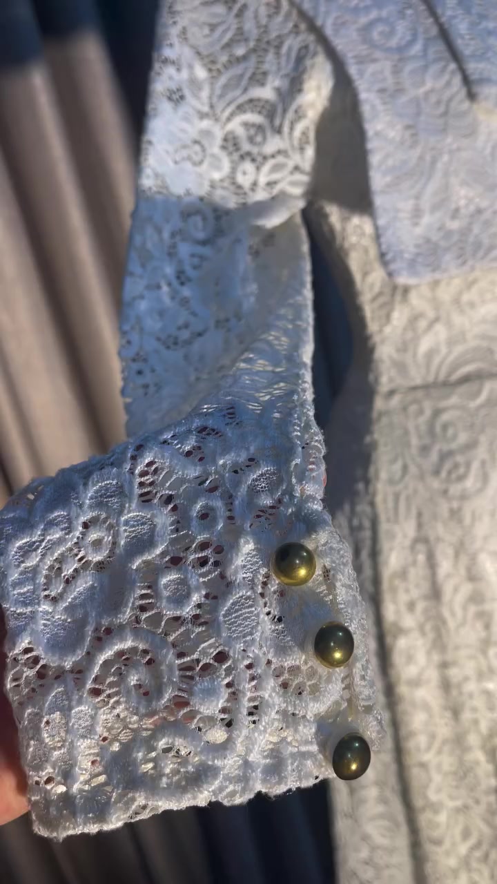 للبيع فستان تور فرنسي يجنن قياسة 38 سعرة 20 كلة القماش اصلي ولونة بالحقيقة اوف وايت يموتتتتتت توصيل موجود


**إذا كنت صاحب هذا الإعلان وتريد حذفه لأي سبب، رجاءا أرسل رسالة إلى الدعم الفني**