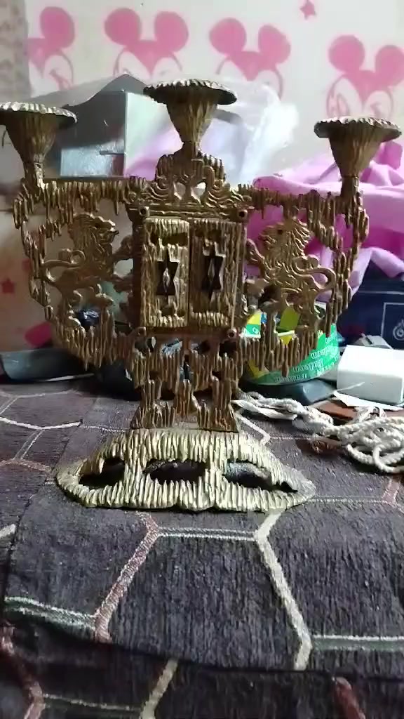 لهواة المقتنيات النادرة شمعدان يهودى ارتفاع 22 سم🔋⚡🔋⚡ عتيق شغل ناعم بة نقوشات و اسدين وشباك يفتح ويقفل هاند ميد شغل مميز جداااا تفاصيل جباااارة لاتتكرر علية كتابه باللغة العبرية 🌏🌐🌍 🔋⚡🔋⚡


**إذا كنت صاحب هذا الإعلان وتريد حذفه لأي سبب، رجاءا أرسل رسالة إلى الدعم الفني**