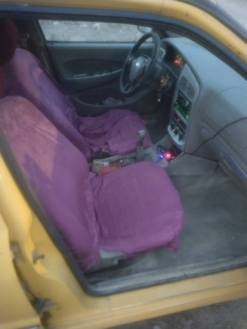 يا الله من رخصت الادمن
السلام عليكم 
شيري كوين موديل 2010 
سياره جاهزه كبل للشارع وسياره خير من الله  صدرها 75٪ 
سياره رقمها بغداد تحويل شوكت ما يعجبك بس شرط التحويل عليها هيئا سنويه ساقطه 2018 غرامات مصفره السياره جاهزه كبل للشارع ما تشتري لا تكسر بالسعر سعرها 27 وبيها مجال اللشراي رقم الهاتف 
*********** الهاتف 
*********** واتساب
