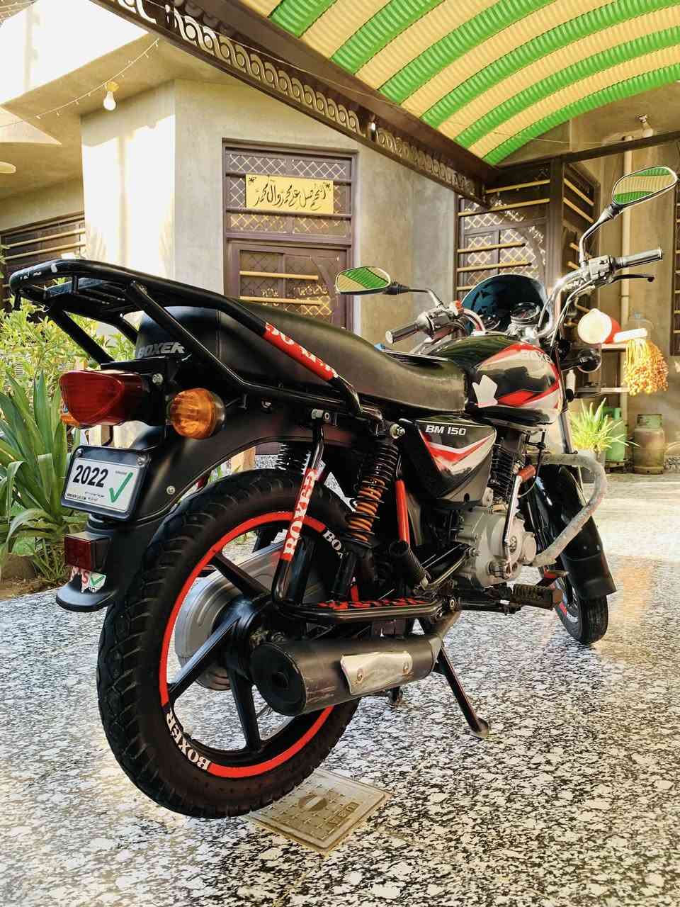 السلام عليكم دراجة بوكسر مرقم سنوية ولوحة انكليزي رقم ديالى موديل 2022 مكفولة كفالة عامة تحويل ثاني يوم ماشية 11000 دراجة كلش نظيفة كهربائيات كلها شغالة مابيها اي شي نقص السعر 2.100
العنوان ديالئ - كنعان 
اتصال او واتساب ***********
