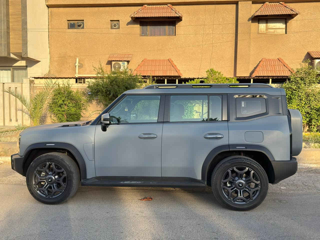 جيتور 2026🔥T2 لگجري
T2 2.0L LUXURY جيتور
العداد: 2000km
اللون: سمنت لامع مغلفه PPF مات • ضمان10 سنوات
*زجاج السياره مغلفه بل عازل الحراري*  
المكرن: 4 أسطوانات L 2.0 تيربو 254 حصان حقن مباشر
عزم الدوران (نيوتن-م): 390
ناقل الحركة: اوتوماتيكي دبل كلاتش من 7 سرعات الضمان الأساسي: 6 سنوات وعداد كيلومترات مفتوح
ضمان المحرك: 10 سنوات او 1،000,000
المواصفات: ٧
*فتحة سقف بانوراما 1.1م
*إطارات قياس 20 إنج
*الصندوق شفط
*الشباك الامامي المضاء بجيتور
*مثبت سرعة مع رادار تفاعلي
*نظام القيادة شبه الذاتية
*نظام الكبح التلقائي في حالة الطوارئ
*نظام تحذير الاصطدام الامامي والخلفي
*كاميرات محيطية 540 درجة
*حساسات أمامية وخلفية
*نقطة عمياء
*نظام تحذير مغادرة المسار
*نظام المساعدة للبقاء في المسار
*شاشة التحكم بقياس 15.6 إنج
*شاشة القيادة بقياس 10.25 إنج
*نظام صوتي متطور 12 سماعة من Sony
*نظام أبل كاربلاي وأندرويد أوتو لاسلكي
*نظام اوامر وتحكم صوتي
*مقصورة الركاب من الجلد الفاخر والكنتارا
*مقعد السائق والراكب كهربائي
*مقاعد السائق والراكب مبردة
*مقاعد السائق والراكب مزود بذاكرة لحفظ 3 وضعيات الجلوس
*إنارة ترحيبية مع إنارة محيطية متعددة الالوان
*عتبات الأبواب مضيئة
*مصابيح أمامية وخلفية أوتوماتيكية LED
*التكيف التلقائي للضوء العالي
*نظام تقليل الضجيج النشط مع زجاح مزدوج
*المرايا الجانبية قابلة للطي كهربائياً مدفئة *دخول ذكي و تشغيل عن بعد
*خاصية إغلاق نوافذ وفتحة السقف عن بعد
*شاحن هاتف لاسلكي سريع
*نظام تنقية الهواء PM2.5 وفلتر N95
*مسند الذراع الوسطي مع ثلاجة
*انماط قيادة متعددة للطرق الوعرة
*وسائد هوائية امامية و جانبية عدد 6
*ماسحات الزجاج الأمامي مع حساس للمطر
*دوسات جانبية
*نظام الفرامل الأوتوماتيكي Autohold
*نظام التحكم بنزول المنحدرات
*نظام المساعدة لصعود المرتفعات
*نظام مراقية ضغط الاطارات
*السـعر 44,500.000 دينار عراقي*
للأستفسار على الرقم ***********📞
