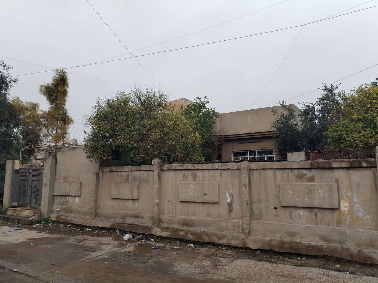 سلام عليكم
الدار للبيع الموقع حي الوحدة مقابيل اسواق السبعاوي (القصاصيب )الدار ركن مساحتة بالسند 332m واقع حال342m واجهه (15.15m) الواجهة الثانيه (22.6m)
موقع الدار موضح بالفديو
التواصل:***********
