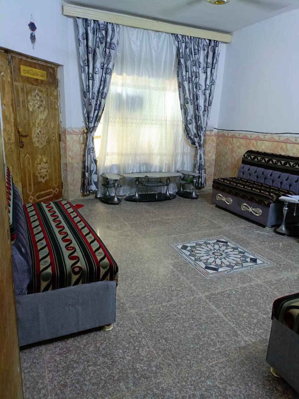 سلام عليكم  دار طابقين بالسفير قرب أسواق أبو كاظم القريشي فرع الرابع ركن للبيع المساحه ١٨٠ متر لواجه 12 متر ونزال 15 اريده ١١٥  وبيه مجال البيت ركن وتكدر تسويه بيتين ينقسم الاتصال وت ساب عله هذه رقم  ***********
