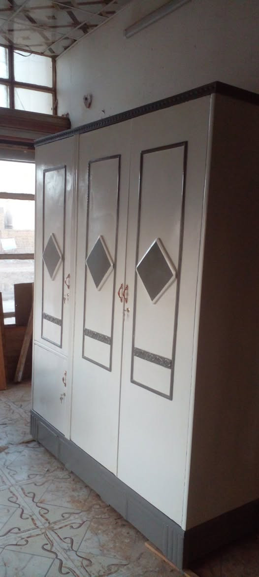 كنتور  ابو ثلاثة  باب مستخدم  سعر 160محل نجار الفرقان شارع جمعيه قرب جامع اهلي بيت رقم مبايل  ***********
